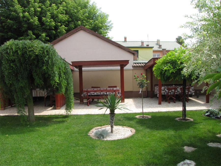 Szegfu Apartman Hajduszoboszlo Exterior foto