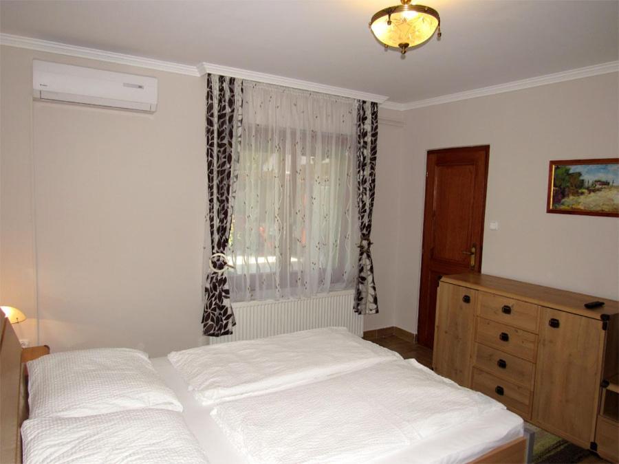 Szegfu Apartman Hajduszoboszlo Exterior foto