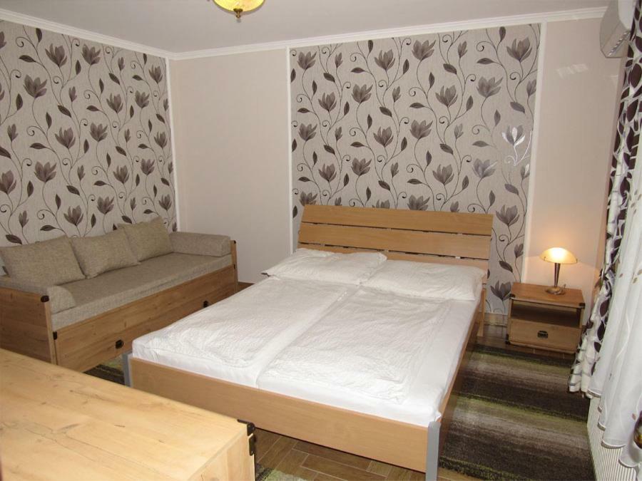 Szegfu Apartman Hajduszoboszlo Exterior foto