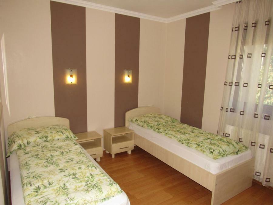 Szegfu Apartman Hajduszoboszlo Exterior foto