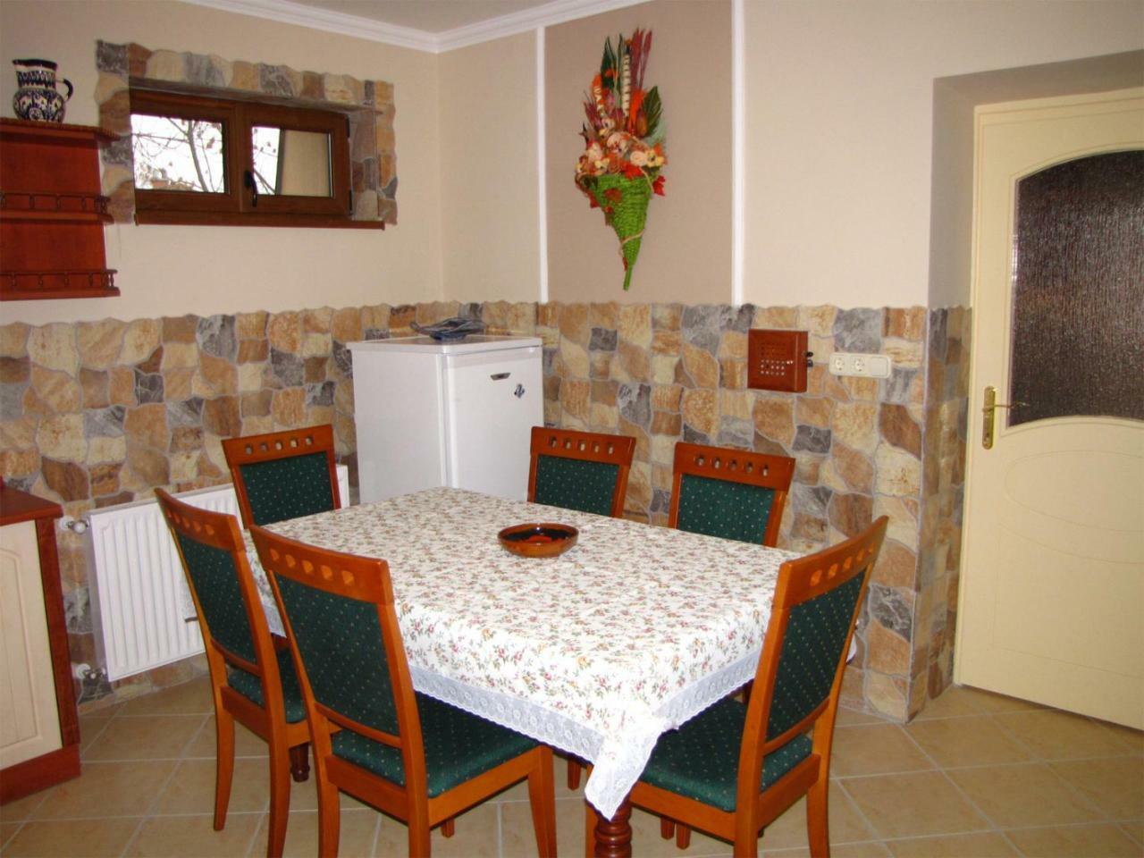 Szegfu Apartman Hajduszoboszlo Exterior foto